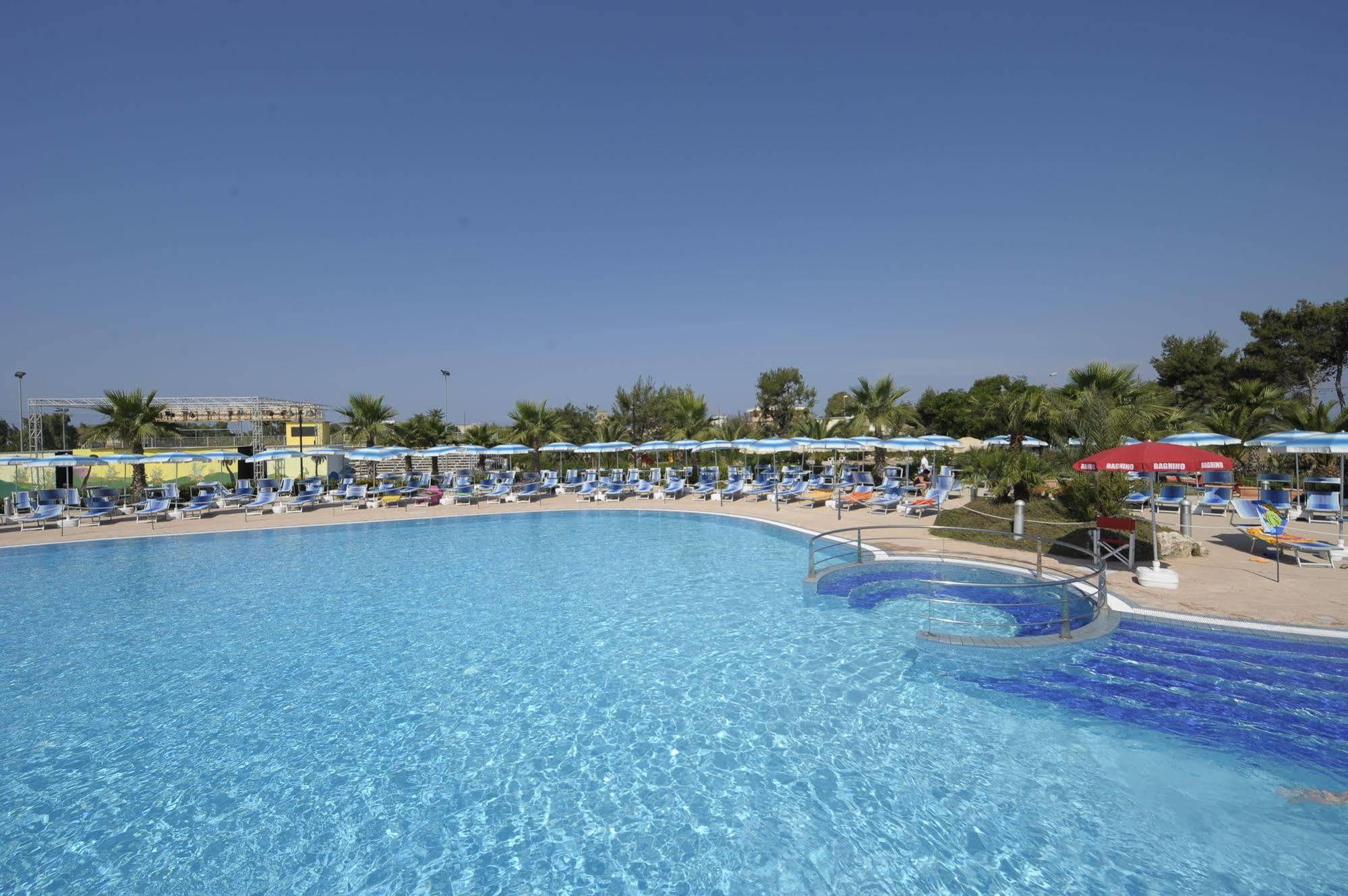 Blu Salento Village Sant Isidoro  Exteriör bild